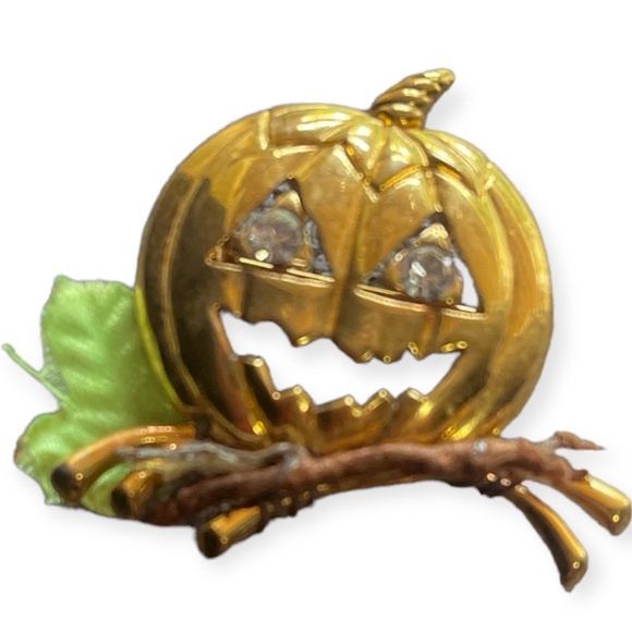 Sale‼️Pumpkin Gold Tone Brooch- EUC - Picture 1 of 3